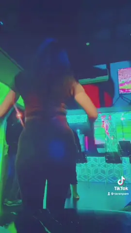 🥳