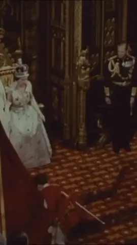 Ratu Elizabeth II meninggal dunia kemarin sore (8/09/2022) di umur 96 tahun, dan sekarang pemimpin negara Inggris adalah raja Charles III