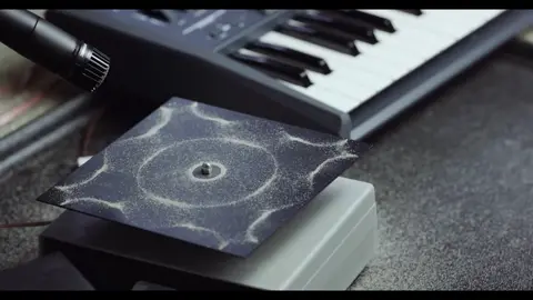 #Sound #Vibration#Sand #som #trioeletrico #musica #notas #frequency