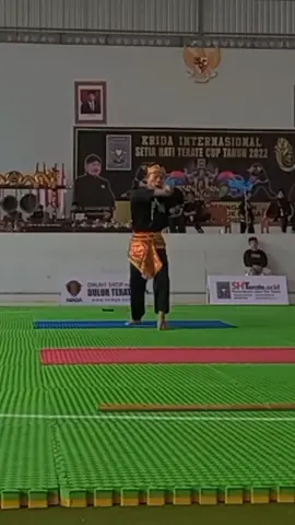 Andaikan belati gak kepegang tangan dua, dan toyak tidak lepas mungkin nilai bisa melampaui nilai juara satu😭 sampai sekarang penyesalan itu selalu terngiang-ngiang, memang benar katagori seni itu nasib-nasiban.