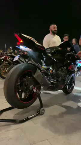Yamaha r1M crazy sound 😍😍😍