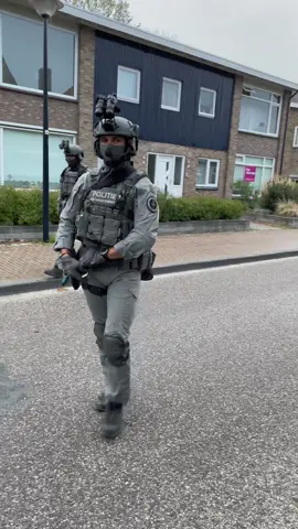 😮‍💨 #dsi #dienstspecialeinterventies #swat #politie #nederland #winschoten #fy #tiktok #viral #video #police #specialforces #policeforce 
