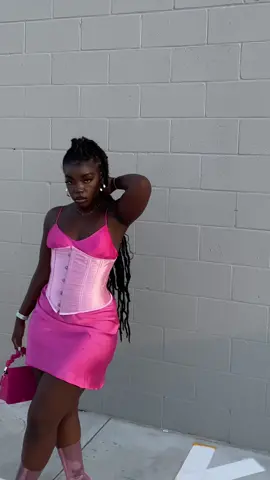 Old trend, but this outfit SCREAMED for this song 😮‍💨 #blackbarbie #prettyblackgirl #prettyblackbarbie #darkskinned #darkskinnedgirls 