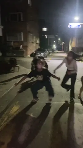 야심한 밤 고릴라 출몰