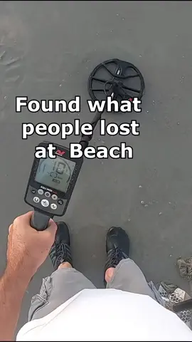 What Did I found at the Beach Metal Detecting with Minelab Equinox800 #metaldetecting #minelabequinox800 #fyp