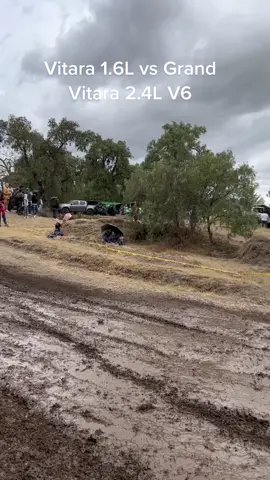 Un increíble duelo entre estos dos lindos vehiculos se llevó a cabo este Sábado en la pista los molles de Salcedo #ecuador🇪🇨 #4x4 #vitara #tiktok #autocross