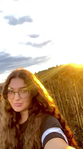 🌻🌄🌻#5pasidebine  #agrolory #agriculture #campanie2022💚❤ #agricultura🚜🌱 #floareasoarelui🌻🌻🌻 #fy #fyp #agriculturaromaneasca #agrogirl 
