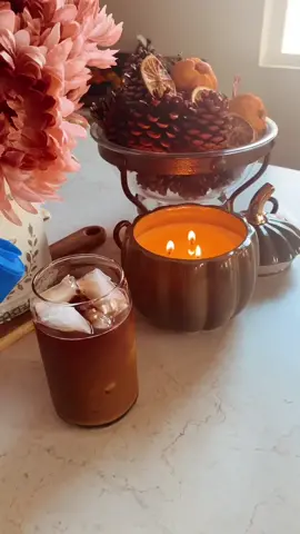 The weather here is slowly starting to cool down, soon we will have  those crisp fall mornings that I’ve been dreaming of. 🍁🍂 #tisautumn #fallvibes #cozymorning #cozykitchen #slowliving #icedcoffee #pumpkinspice
