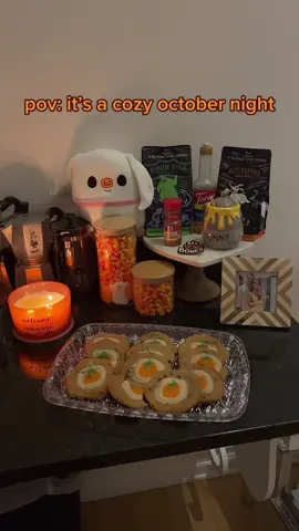 the best nights <3 #halloween #Halloween2022 #spookyseason #halloweentown #cozyvibes #octobermood #octobertiktok #pumpkinseason #pumpkincookies #fallmood #autumnvibes #fallaesthetic #fallfood #halloweenaesthetic #autumnaesthetic 