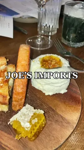 have you tried one of the most popular appetizers in the west loop? #westloop #chicago #chicagofoodguide #westlooprestaurants #ricottatoast #whippedricotta 
