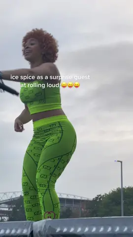 plz i have so many videos #BOLTBEATREMIX #canada #rollingloud #rollingloudtoronto #icespice #toronto #ontario 