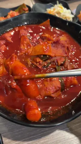 FINALLY had authentic tteokbokki and it was sooo good and spicy🔥 #fyp 