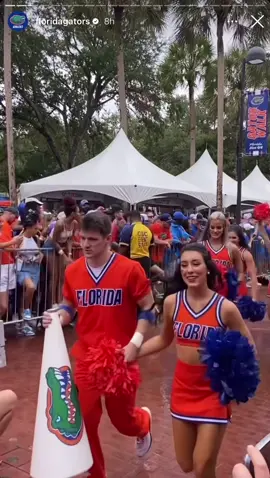 Gang #DrPepperTuitionContest #cheer #gatorscheer #ufcheer #gators #gogators #almostsaturday #almostgameday 