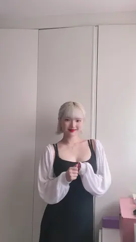 탈색 vs 흑발 