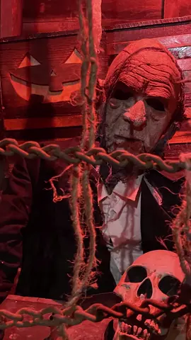 Diy Halloween haunted house #DIY #halloween #diyhalloween #hallpweenproject #diyhalloweenproject #halloweenprop #halloweendiy #diyproject #diyzombie #diyzombieprop #zombie #diyhalloweendecor #halloweendecor #halloweendecorations #diyhalloweendecor 