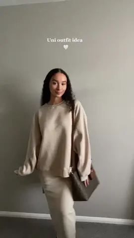 Follow for more modest uni outfit ideas 🤍 #modestoutfits #modestfashion #unioutfits #unioutfitideas #autumnoutfits #falloutfitideas #autumnoutfitideas 