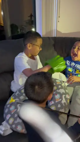 Hulk smash? #LikeAMonarch #SephoraConcealers #hulksmash #loosetooth #loosetoothremoval #byebye #fyp #fypシ #toof #funny #crazykids #cousins 