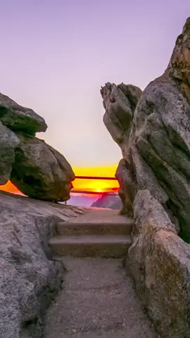 Sequoia National Park in California is one of my favorite national parks. This hike is called Moro Rock and it’s a great place to catch sunset. Sequoia was closed because of fires last summer, but is open now, no reservations required. Dogs are allowed on paved areas and campgrounds but not on trails like this one #sequoia #california #Hiking