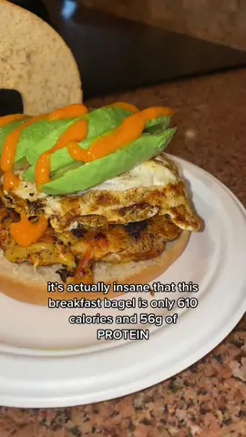 who knew making a high protein breakfast bagel could be so easy?? #FoodTok #Fitness #GymTok #gymmotivation #EasyRecipe #Recipe #protein #highprotein #lowcalorie #caloriedeficit 