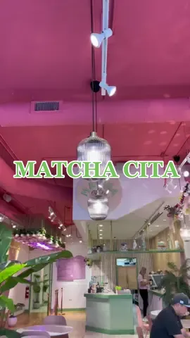 have you been to this new matcha shop in the west loop? #chicago #matcha #matchalatte #oatmilk #westloop #coffee #chicagofoodguide 