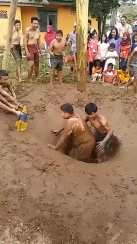 #video #lucu #ngakak #bocah #gemuk #amblas #dilumpur  #🤣🤣🤣 #tiktok #indonesia🇮🇩
