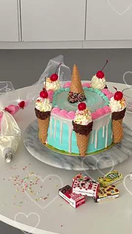 想像の7000倍可愛いケーキ🎂フワフワしてて少し抜けてる親友をイメージして作った🥰（褒めてる〕#ミルと365日 #誕生日ケーキ#オリジナルケーキ#お菓子作り#fyp 