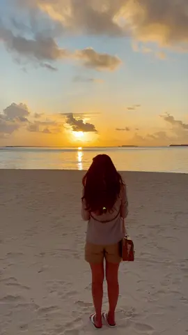 Sunset in paradise #maldives #sunset #fourseasons #fourseasonsmaldives