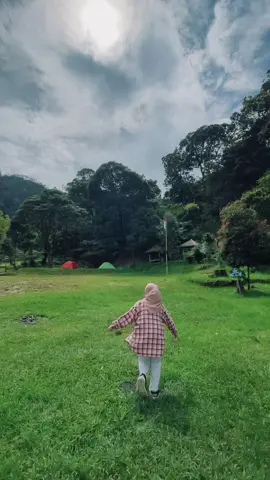 Semoga semesta ikut serta mengamini segala harap .