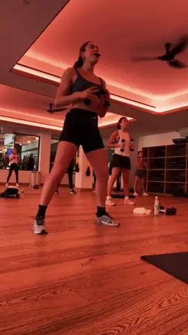 FULL BODY SWEAT on this Monday morning 🥵 #Fitness #LikeAMonarch #foryou #nyc #workout 