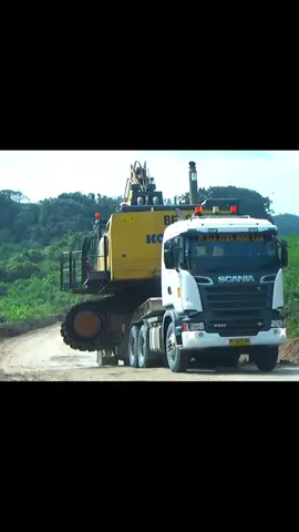 Muatan 125 Ton Excavator Komatsu PC1250 Scania R580 Mengeluarkan Raungan Suara Turbo V8 Engine - Video by @ahmadfajar_kr #komatsuindonesia #komatsuexcavator #scaniar580 #scaniatrucks #scaniaindonesia #scaniav8 