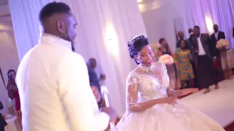 Happy second wedding Anniversary my favourite Couple.....thanks for always chosing kanji media.......#traditionalafricanmarriages #mikolo #ugandanwedding #openingdancemoves 