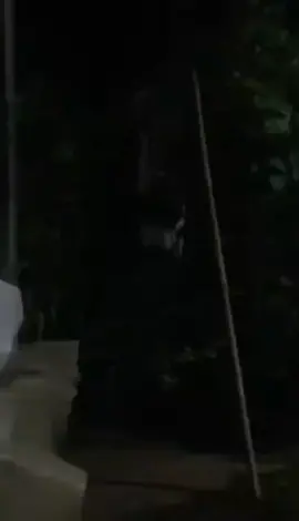 si keponakan gak sengaja rekam Pocong di samping rumah👻👻👻👻