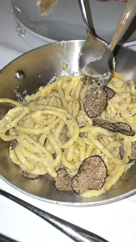 Never met a Cacio e pepe I didn’t like 🍝🤤 #miamibeach #foodporn #fortedeimarmi 