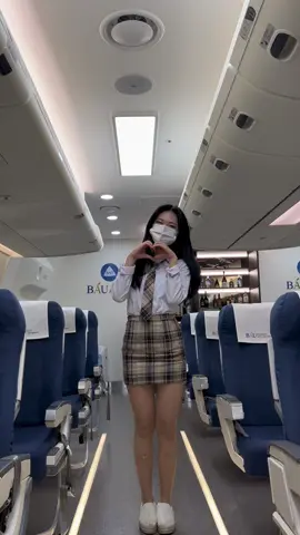 소현이와의 학과체험🏫 1️⃣ 비행기 도어 2️⃣ 오버헤드빈 어떤 체험이 더 좋아요⁉️❤️✨  #기내 #안전 #서비스 #체험 #학과체험 #항공 #승무원 #스튜어디스 #고딩 #고딩틱톡 #여고생 #여고생틱톡 #항공과 #항공과준비생 #04 #05 #06 #07 #08 #09 #승무원학원 #승무원과외 #교복 #교복모델 #tiktok #fyp #foryou #foryoupage #추천 #추천추천 #항공서비스과 #항공운항과 #항공관광과 
