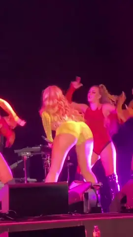 📽| Iggy Azalea presentando ‘Team’ en el #CSUNTourChulaVista, ayer por la noche.