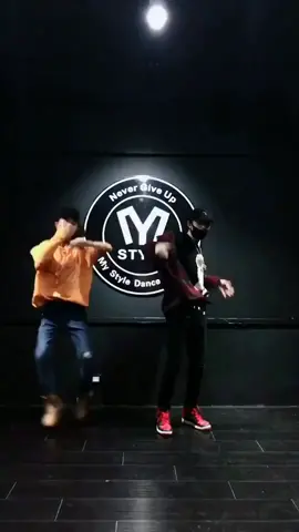 PPAP捣蒜舞 前半部分～小哥哥是张艺凡有了解的吗？٩(๑❛ᴗ❛๑)۶
