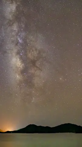 沖縄の座間味島で見た天の川🌌Nikon Z9 & Z14-24mm 肉眼でもしっかり見えました✨#天の川 #沖縄 #座間味島 #最高画質でお届けします #タイムラプス #8k 