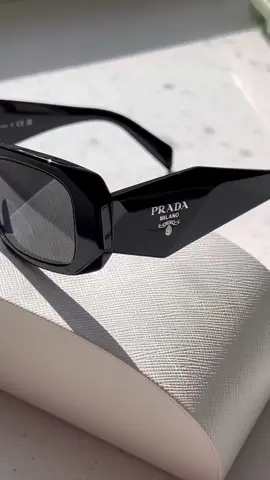 Summer staple - I’ve been so excited for these to arrive!!! 🖤 #prada #pradasunglasses #shadestation 