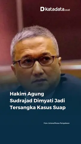 Sudrajad Dimyati menjalani pemeriksaan awal pada Jumat (23/9) usai ditetapkan sebagai tersangka kasus dugaan korupsi terkait pengurusan perkara di Mahkamah Agung (MA) oleh Komisi Pemberantasan Korupsi (KPK). #hakimagung #mahkamahagung #KPK #komisipemberantasankorupsi #sudrajaddimyati #idbreakingnews #fyp #katadatacoid 