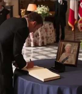 Dignitaries from around the world pay their respects to The Queen 🥺🖤 #TheQueen #QueenElizabeth #QueenElizabethII #JoeBiden #JillBiden #KingFelipe #QueenLetizia #EmmanuelMacron #JustinTrudeau #RoyalFamily #Commonwealth #BritishMonarchy #BritishRoyalFamily #Monarchy #UK #QueensFuneral 