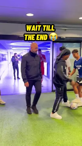 Ronaldinho weren’t having it 🤣 #ronaldinho #skills #nutmeg #football #footballtiktok #futbol #Soccer #foryou #fyp #fy #viral #4u #trending @ferjani_safii@ferjani_safiii 
