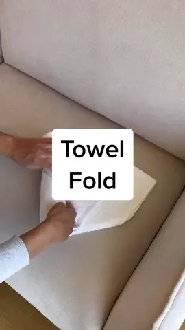 Tried this towel fold from Natasha (@effectivespaces ) and absolutely loved it! Will you give it a try? #folding #foldingtowels #organization #Home