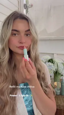 we love a sustainable beauty moment. Plumping lip balm with natural ingredients #cleanbeauty #greenbeauty 