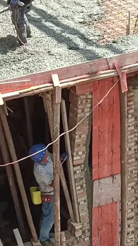 Falla en los cálculos 1. #obra #construccion #arquitecto #parati #columnas  #ingenierosciviles #colado #albañiles #ingcrespo #obracivil #casas #trabajadores #obranegra #error #asino #ingenieros #ing #estudiantesdearquitectura #arquitectos