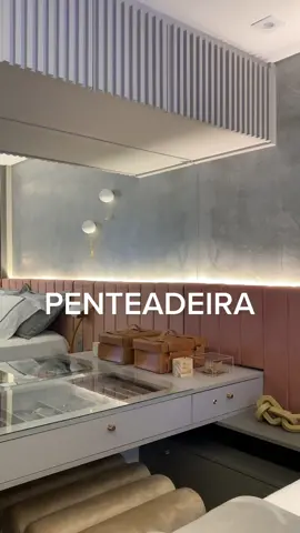 Penteadeira no quarto!maravilhoso dos quem curte uma make! #arquiteta #profissao #design #penteadeira 