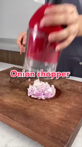 Save your tears for moving movies, not the onion chopping. 🧅#slapchop #slapchopper #onion #mealprep #KitchenHacks #fyp #onsalenow️️️🔥🔥🔥🔥