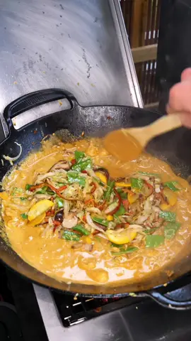 Zutaten  -400g Hähnchenbrust  -500ml Kokosmilch  -100g Zuckerschoten -50g Currypaste  -100g Shiitake Pilze -1 Paprika  -halbe Zucchini  -halber Chinakohl -2 Zwiebeln  -4 Knoblauchzehen  -Salz&Pfeffer  #curry #asiafood #chicken #bbq #gemüse #shitake #kokosmilch #rezept #lecker #paprika #zuckerschoten #chinakohl #lecker #foryou #wok #santoss518 #weber