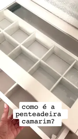 Vem espiar essa #penteadeiracamarim! #maquiagem #organizandomake #penteadeiradossonhos 