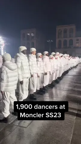 1,900 dancers filled the Piazza del Duomo for Moncler’s stunning SS23 fashion show tonight. #milanfashionweek #mfw #mfw22 #Moncler70 