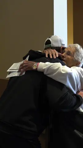 When 93-year-old Evelyn from Slovakia wanted to meet Marián Studenič at training camp, Marián was overjoyed to have the chance to meet HER! #heartwarming #hockey #NHL 